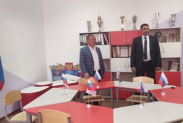 Депутаты Заксобрания пошли в школы